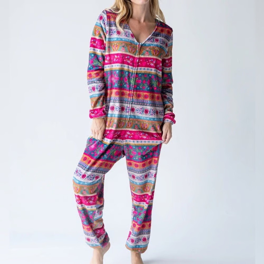 Natural Life Zip Up Onesie Fleece Pajamas Women’s size Medium